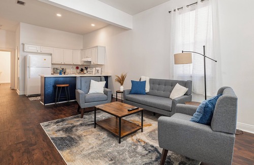 Mid-City House | Charming Mid-City duplex near hospitals and public transportation.