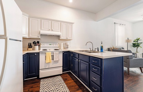 Mid-City House | Charming Mid-City duplex near hospitals and public transportation.
