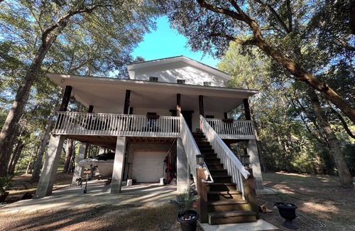 Edisto Island House | Charming Mid/Long Term Rental , Fast Fiber Internet, Big Covered porch, 3bdrm