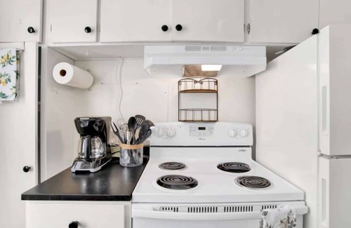 Hannon Park House | Charming Midtown Apt - Hannon Hideaway Unit A