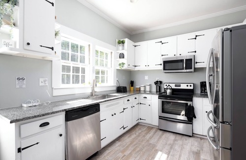 Columbus House | Charming Midtown Bungalow 2BR, 2BA 15 Mins to Ft Moore
