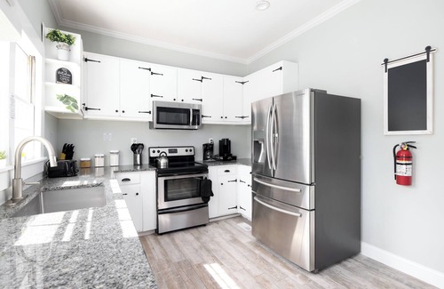 Columbus House | Charming Midtown Bungalow 2BR, 2BA 15 Mins to Ft Moore