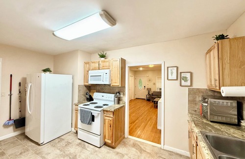 Montague House | Charming Milford-Montague Riverway Cottage
