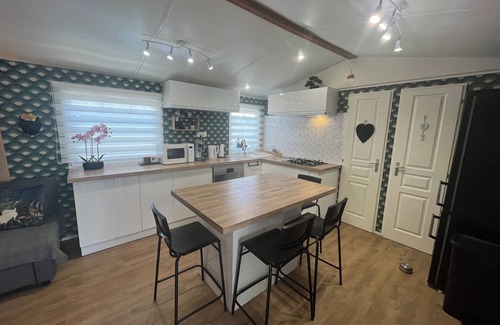 Hyeres Ski Chalet | Charming mobile home with pool in Hyères