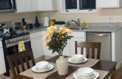 Greenville Condo | Charming modern 2-bedroom condo in delightful Greenville!