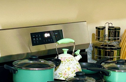 Greenville Condo | Charming modern 2-bedroom condo in delightful Greenville!