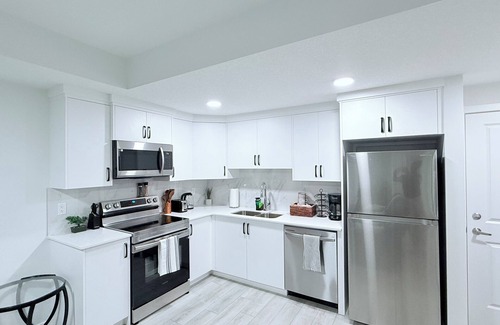 Southwest Calgary House | Charming Modern 2-bedroom suite in SW Calgary