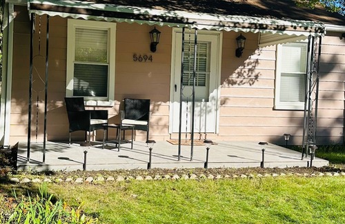 Westland House | Charming & modern 2 BR home, convenient location!