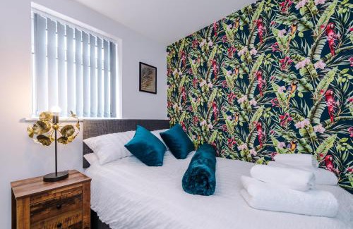 Bromley Cross House | Charming & Modern 4 bed, ideal for contractors and leisure