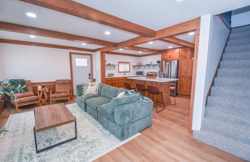 Walnut Creek House | Charming Modern Amish Home, Walk To Local Food + Family Friendly, Main Floor Bed