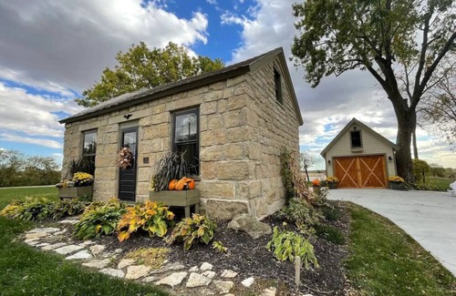Pella House | Charming, modern and cozy retreat on the bike path