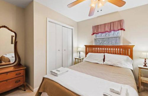 Blowing Rock House | Charming Modern Cabin with Hiking Trails and Fire Pit