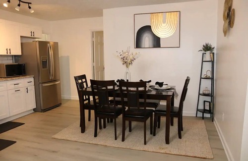 Buford House | -> Charming Modern Guest House Near Lake Lanier.