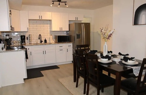 Buford House | -> Charming Modern Guest House Near Lake Lanier.