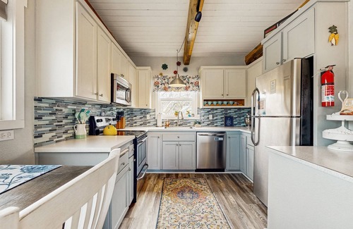 Rockaway Beach House | Charming, modern home close to the beach with full kitchen, WiFi, & large deck