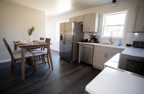 Monroe House | Charming Modern Home with Koi Pond & Spacious Backyard – Sleeps 6