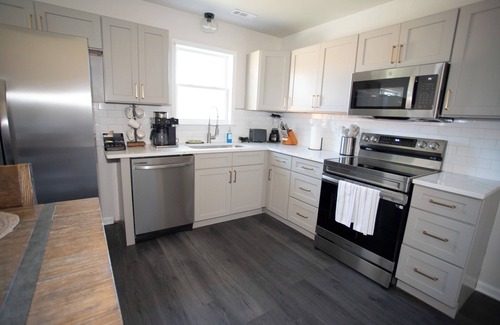 Monroe House | Charming Modern Home with Koi Pond & Spacious Backyard – Sleeps 6