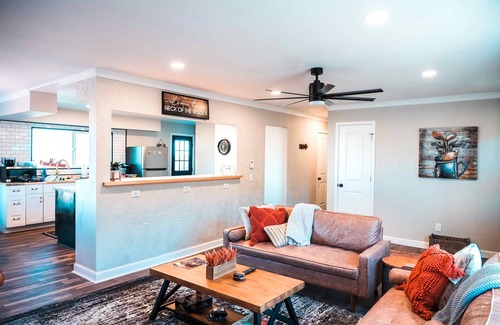 Palmer Lake House | Charming & Modern Lakefront Home - Hiking, Biking & Kayaking.