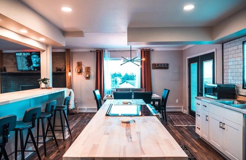 Palmer Lake House | Charming & Modern Lakefront Home - Hiking, Biking & Kayaking.