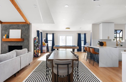 West Oak Hill House | Charming Modern Retreat in Austin