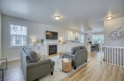 Rexburg House | Charming Modern Retreat in Rexburg