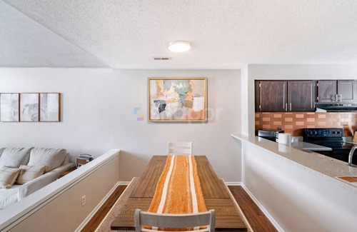 Beverly Woods Apartment | Charming & Modern South Park Gem: Pool ~ Gym ~ Pkg