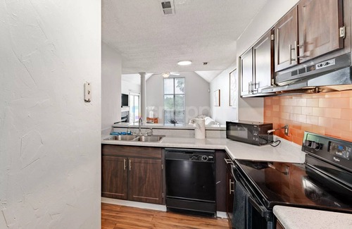 Beverly Woods Apartment | Charming & Modern South Park Gem: Pool ~ Gym ~ Pkg