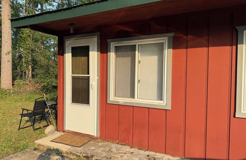 Grayling Cabin | Charming Motel in Lovells 3 Bedroom 3 bath Full Kitchen on the AuSable River