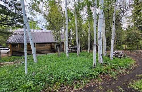 Timber Lakes Cabin | Charming Mountain Cabin by Stream with Large Deck, 35 minutes from Park City.