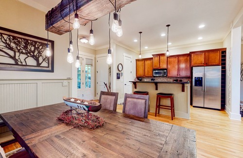Big Canoe House | Charming mountain cottage close to golf & lakes with 2 fireplaces, decks