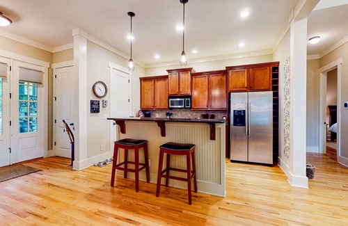 Big Canoe House | Charming mountain cottage close to golf & lakes with 2 fireplaces, decks