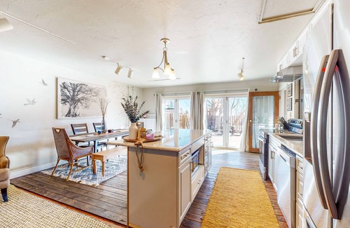 Rye House | Charming Mountain Stay w/Enclosed Yard & Grill