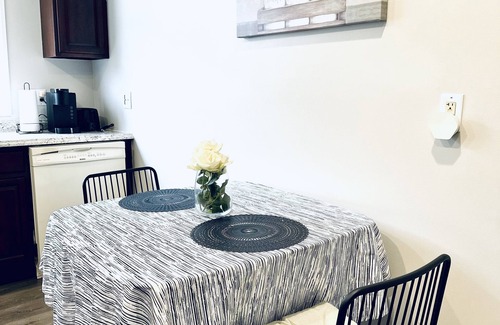 Cumberland Apartment | Charming Mountain View Retreat. Cozy place within walking distance to downtown.