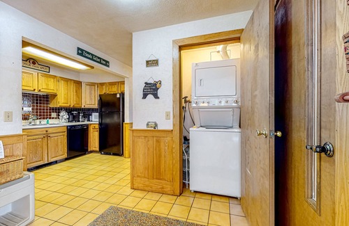 Jackson Condo | Charming mountainside condo with fireplace, skiing, patio, & washer/dryer