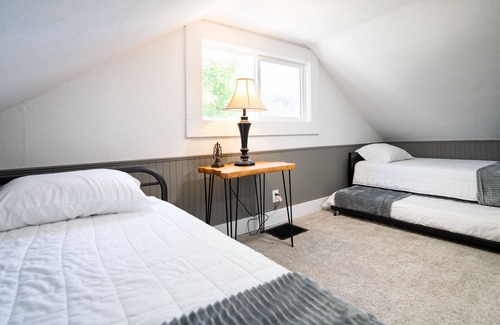 Lakeside House | Charming Muskegon Bungalow Close to Beaches!