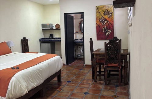 La Paz Cabin | Charming lodge with AC and WiFi in soothing San Pedro Tlaquepaque.