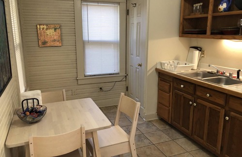 Midtown Cottage | Charming!nA Midtown cottage in the center of it all!