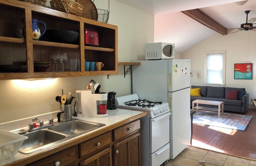 Midtown Cottage | Charming!nA Midtown cottage in the center of it all!