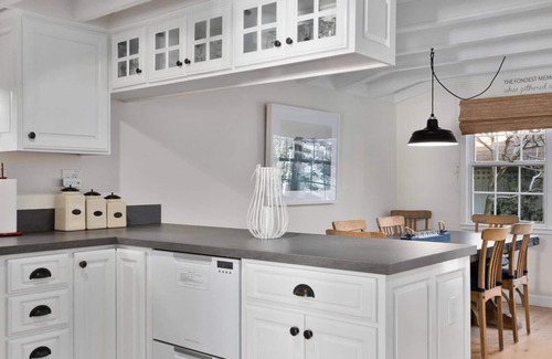 Capitola House | Charming Napa-inspired home on river, private dock, 2 min walk to beach, FP, BBQ