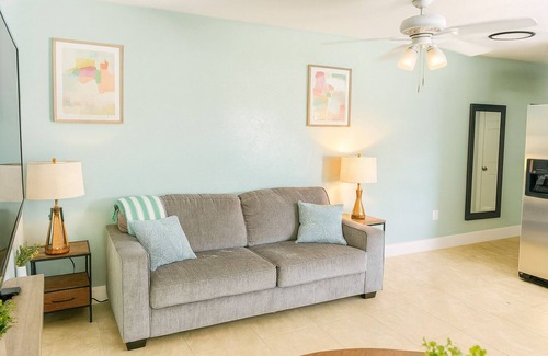 Gulf Harbor Apartment | Charming Naples Retreat – 1-Bedroom Apartment with AC