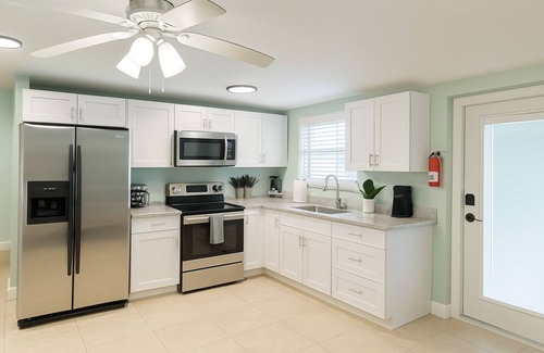 Gulf Harbor Apartment | Charming Naples Retreat – 1-Bedroom Apartment with AC