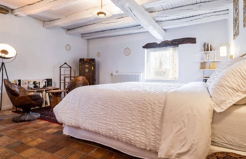 Blain Bed & Breakfast | Charming Nature Retreat: Spacious Suite, Modern Comfort, Yoga & Eco-Friendly Amenities