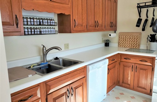 Nauvoo House | Charming Nauvoo Farmhouse - 1 mile from Nauvoo Temple
