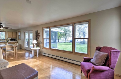 Neenah House | Charming Neenah House w/Porch on Lake Winnebago!