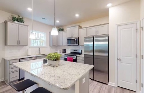 Raleigh House | Charming new 3-bedroom house in Raleigh w/weekly 15% & monthly 30% discounts