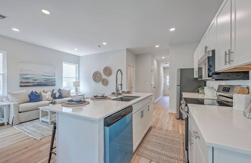 Hanahan House | Charming New Build 3 Bedroom in Hanahan! Close to everything!