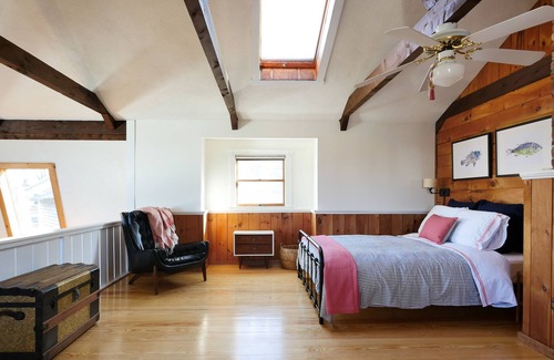 Nahant House | Charming New England cottage within walking distance to three beaches.
