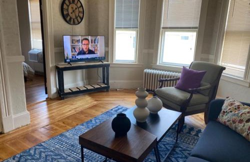 Revere Apartment | Charming New England style apartment 6 miles to downtown Boston, 4 miles to Logan airport