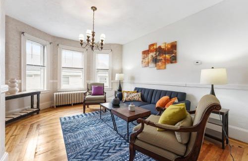 Revere Apartment | Charming New England style apartment 6 miles to downtown Boston, 4 miles to Logan airport