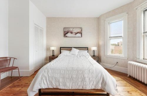 Revere Apartment | Charming New England style apartment 6 miles to downtown Boston, 4 miles to Logan airport